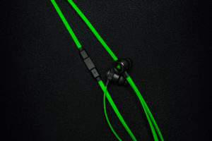 Razer dévoile les écouteurs Hammerhead Bluetooth et Lightning - écouteurs iOS vus du dessus