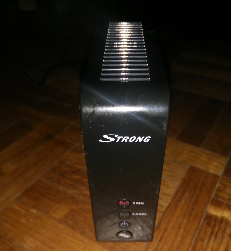 Test Strong Range Extender 1600 - front