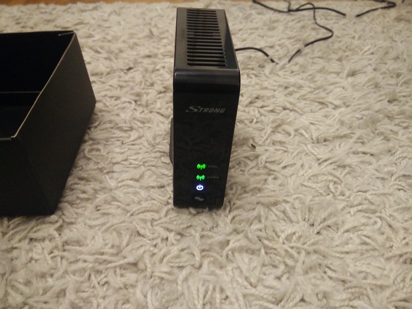 Test Strong Range Extender 1600 - front on