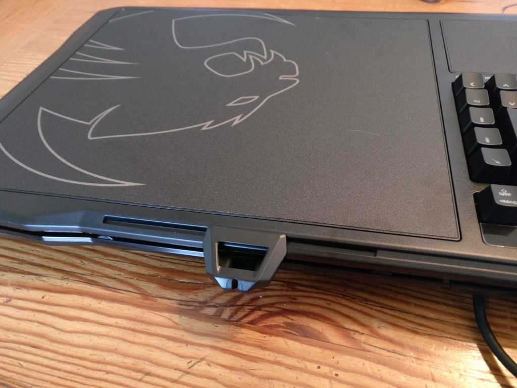 Test clavier Roccat Sova MK - Prêt à jouer depuis le canapé ? photo de la partie tapis de souris