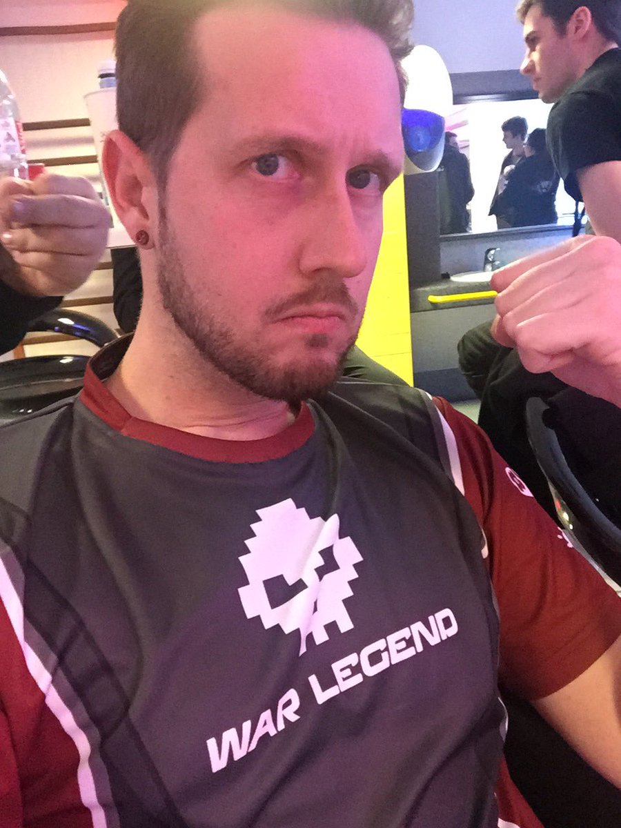 Omega Zell rejoint War Legend