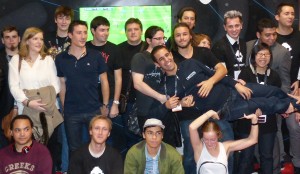 Youmukon dans les bras de War Legend