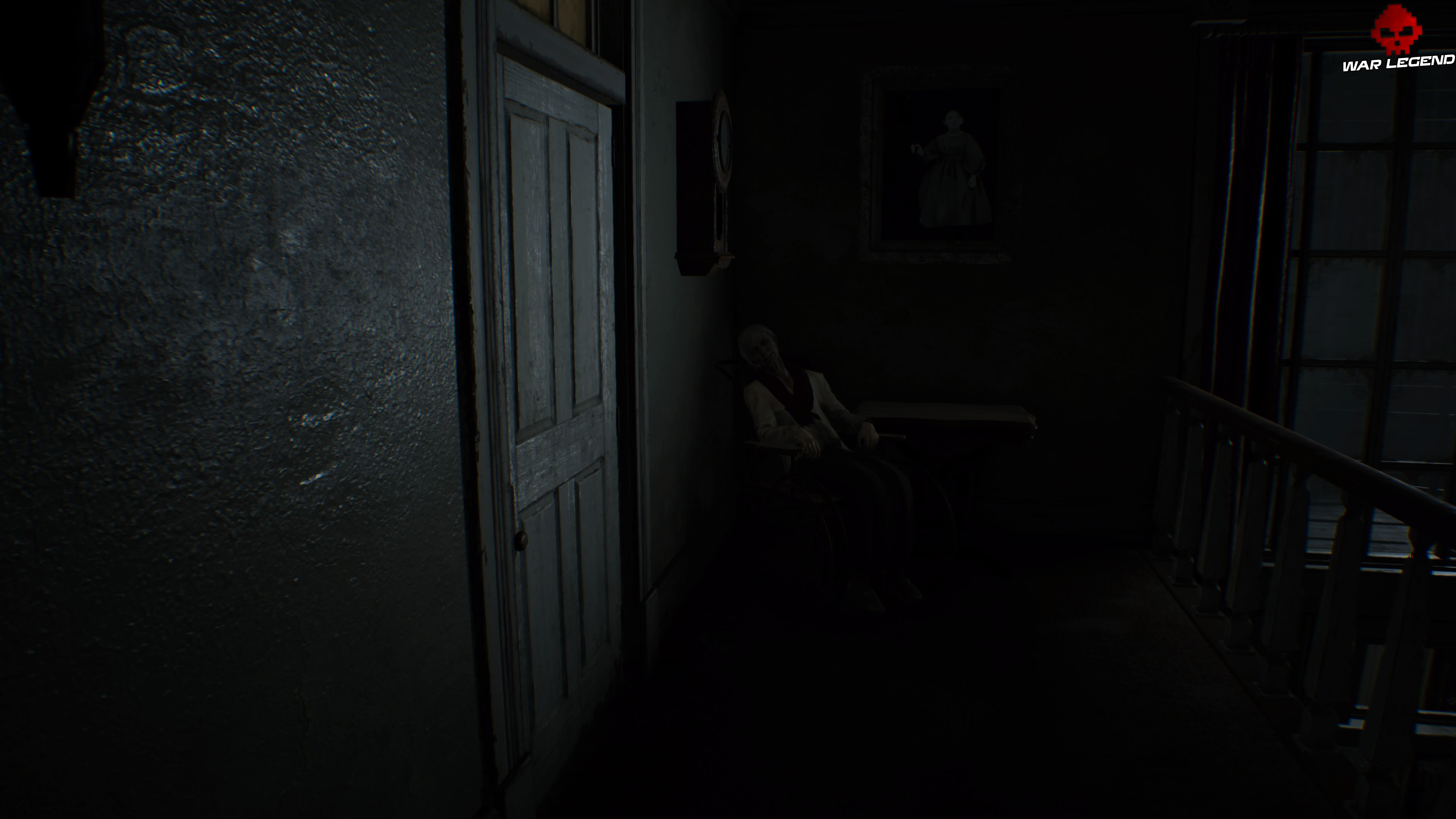 Guide des trophées Resident Evil 7 Biohazard vieille dame près d'une porte fermée