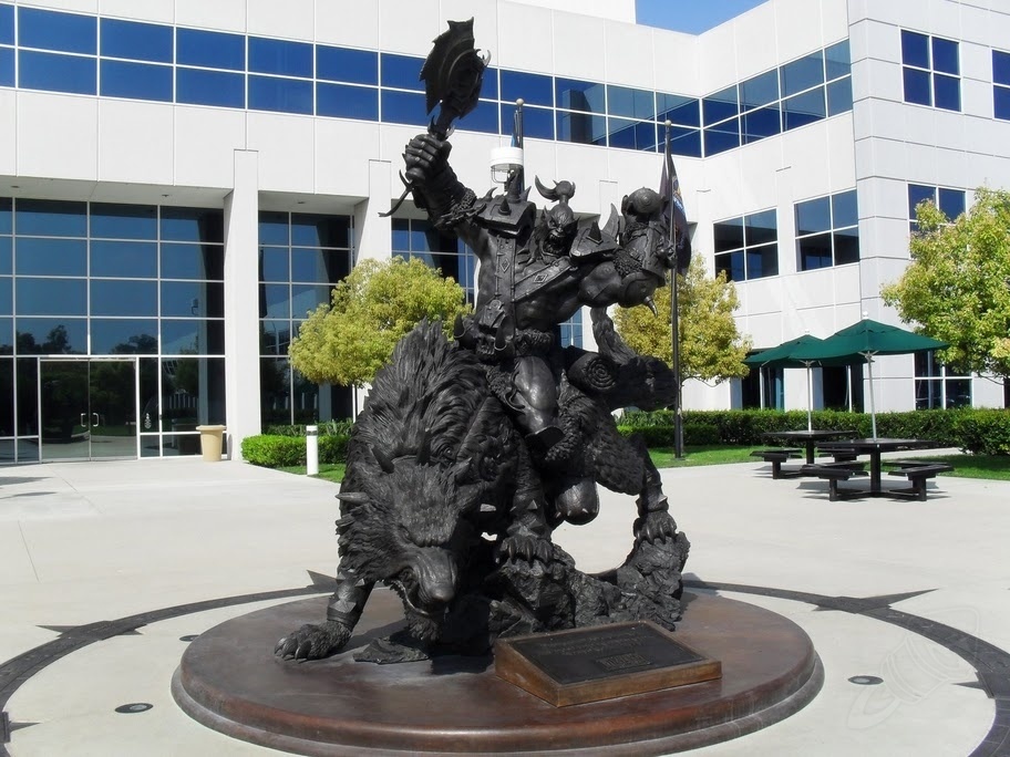 Statue d'orc devant les locaux de Blizzard