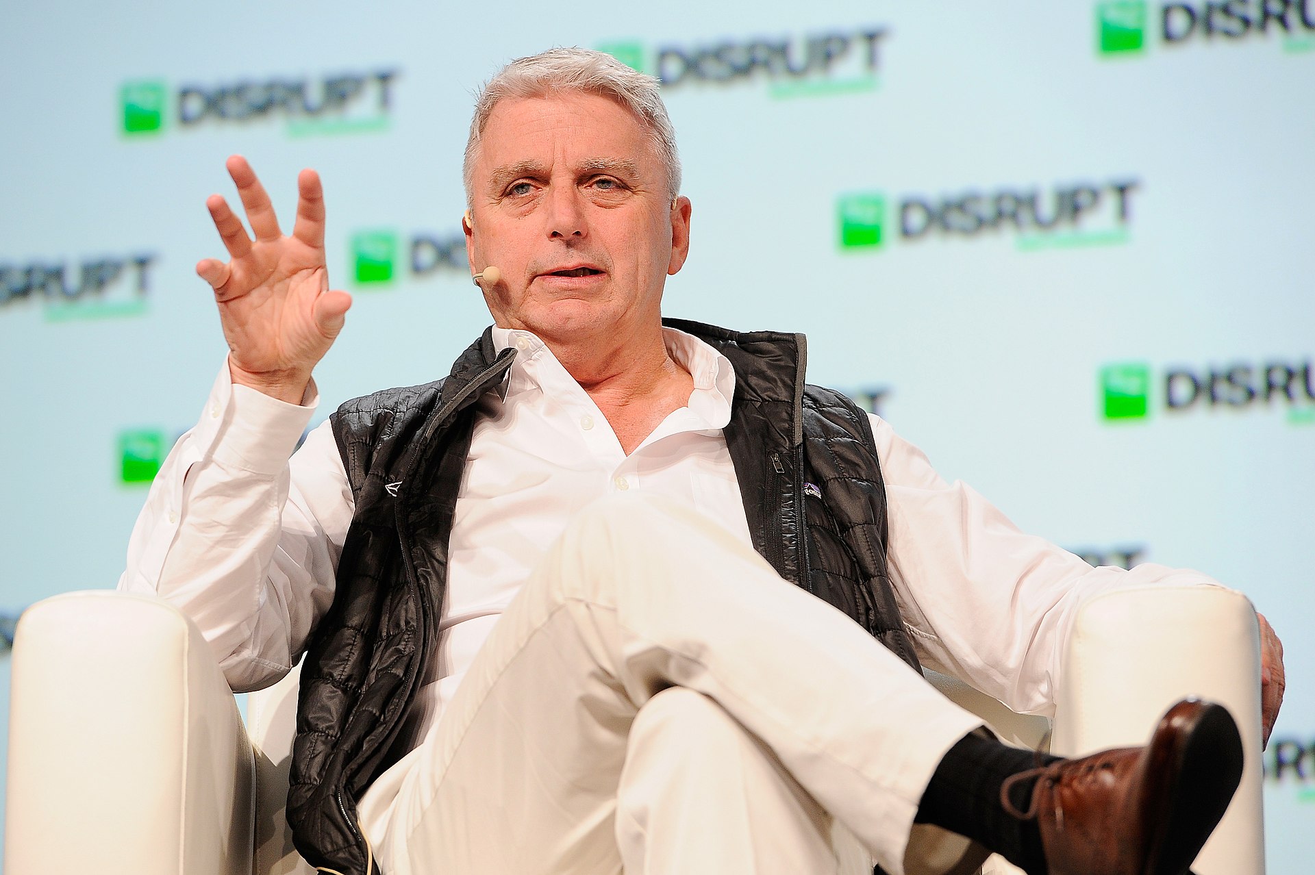 1920px-TechCrunch_Disrupt_San_Francisco_2018_-_day_1_(43587581665) John Riccitiello à San Francisco en 2018