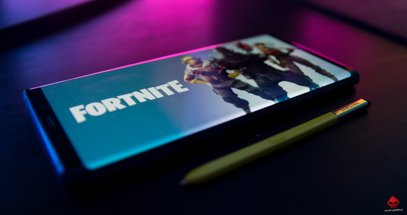 Photo du Samsung Galaxy Note 9 avec fond d'écran Fortnite S Pen