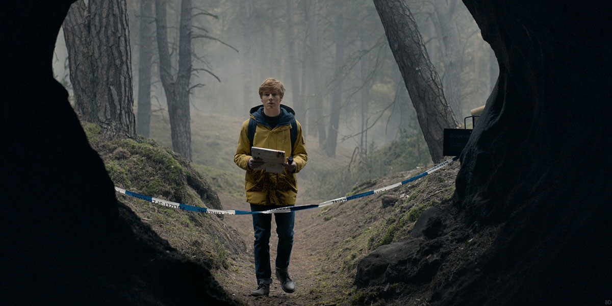 Jonas à l'entrée de la grotte de Winden
