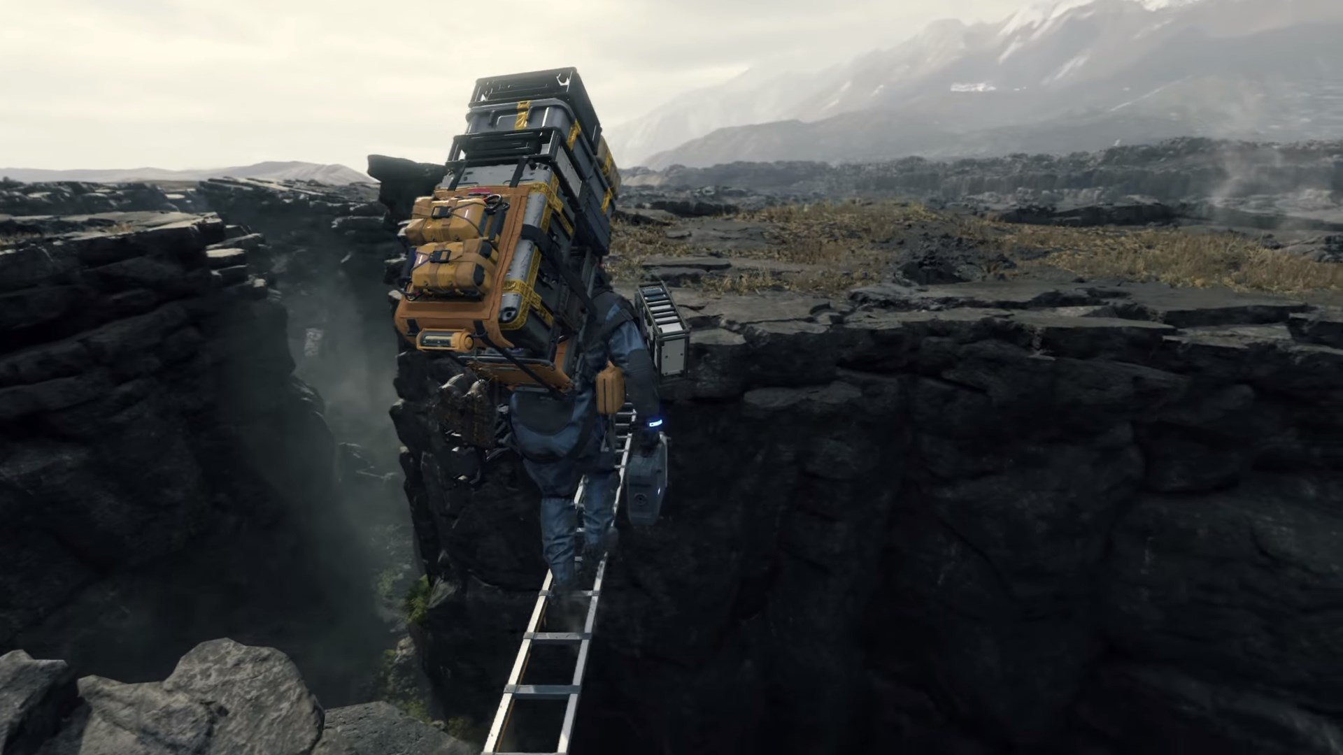 Death stranding screenshot sam sur un pont de fortune