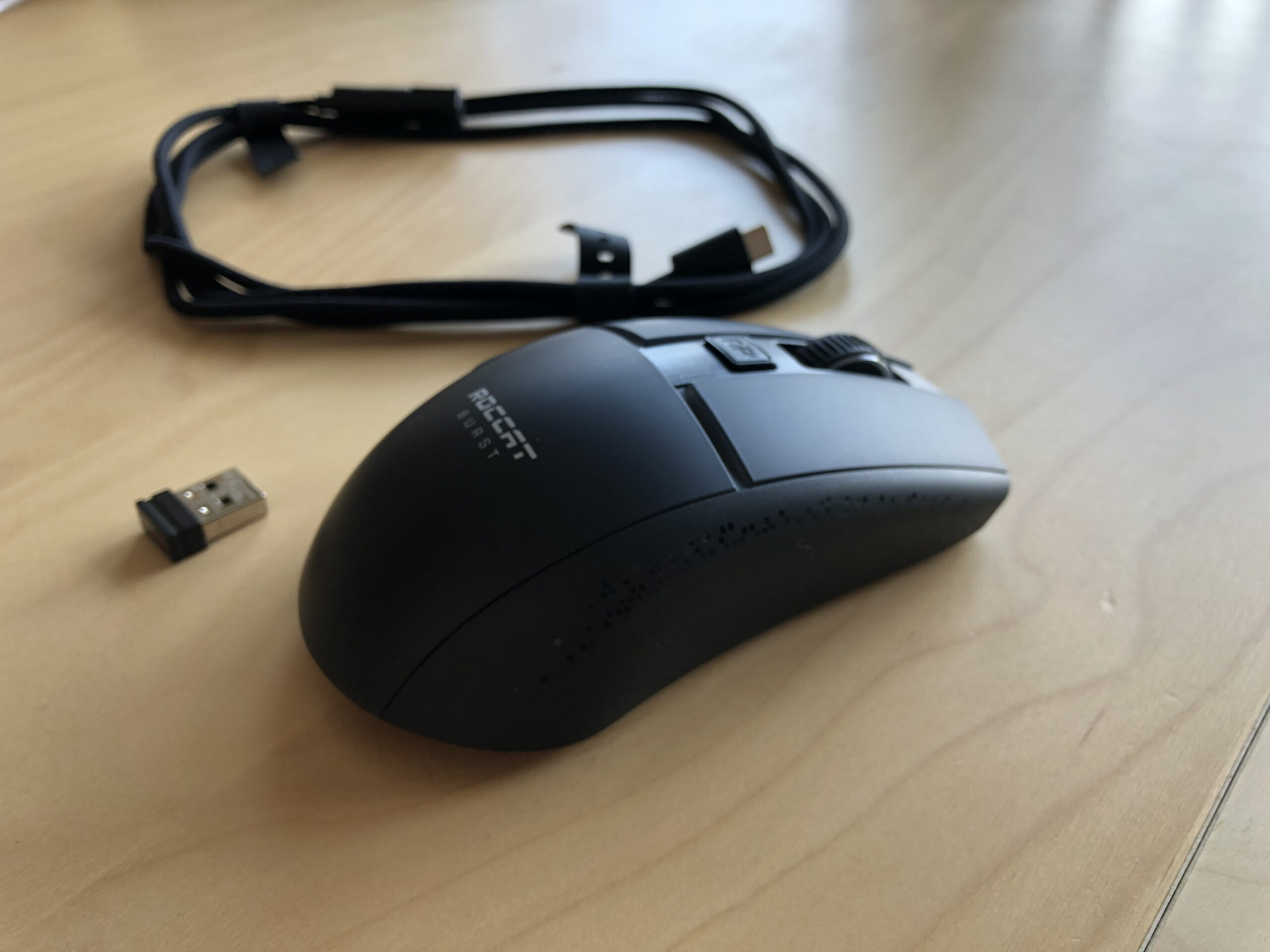 Roccat Burst Pro : Test d'une souris gaming optique ultralégère