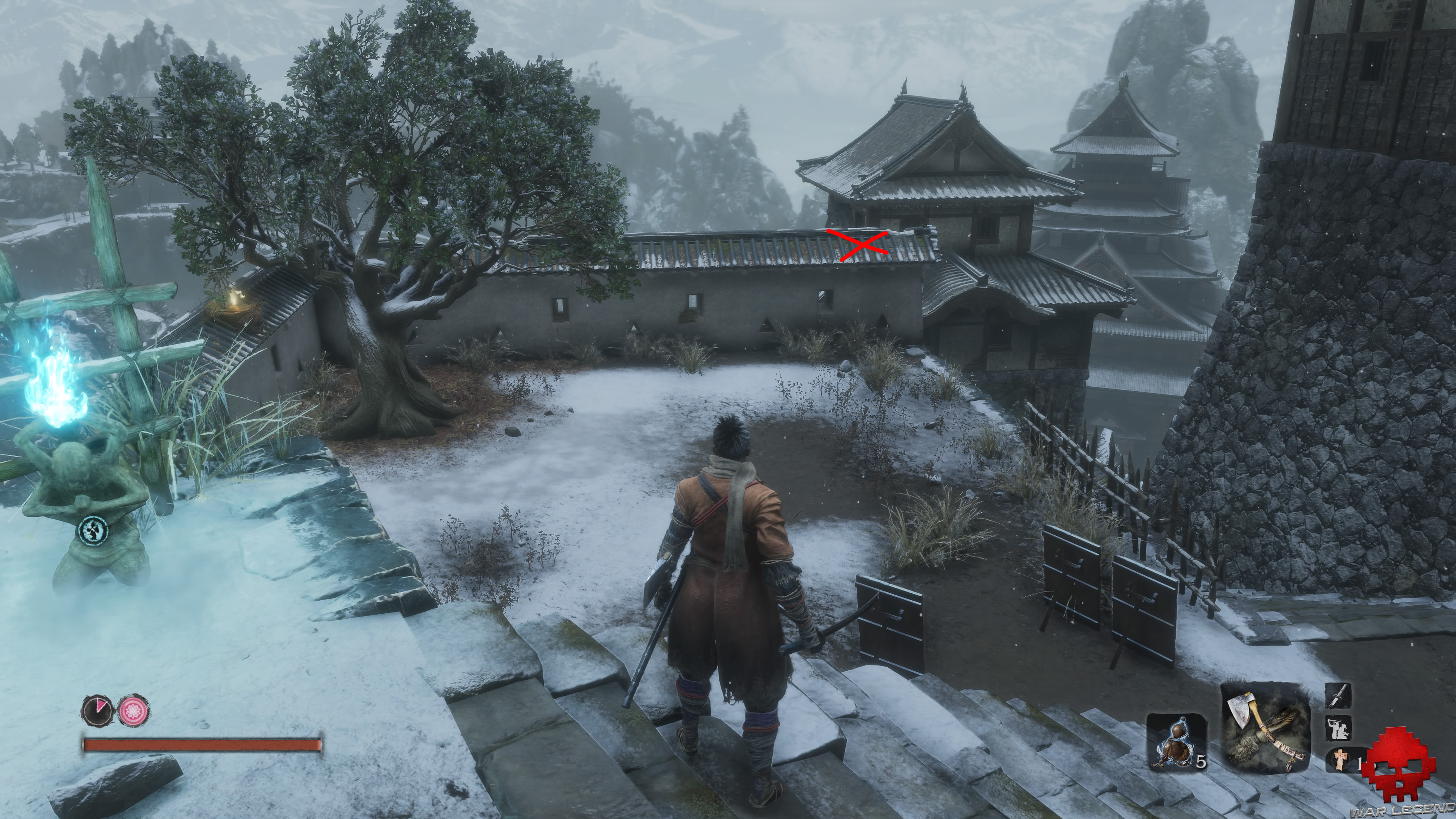 Soluce Sekiro Château Ashina idole du Sculpteur au-dessus d'une cour