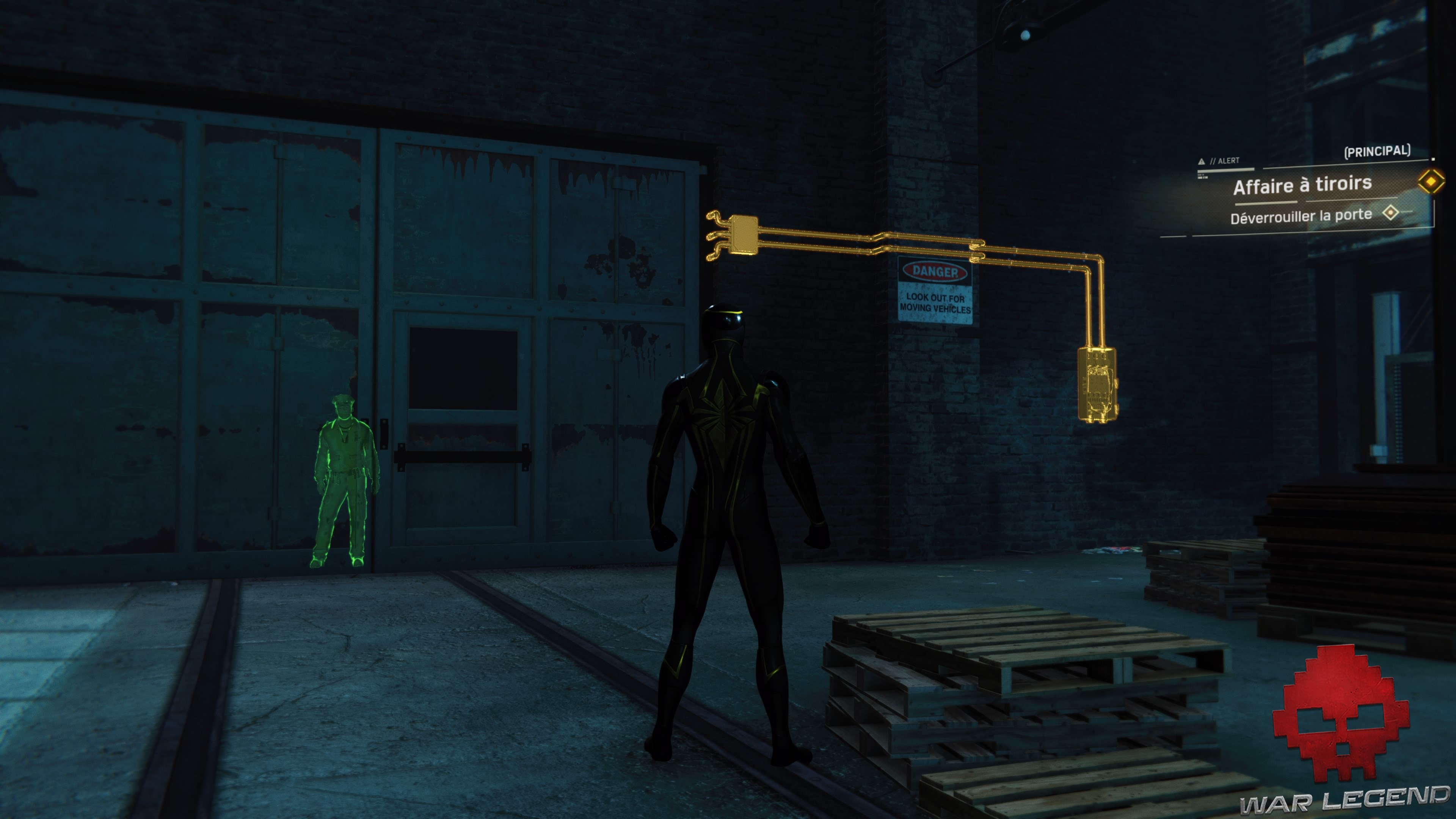 la commande de la porte se trouve à sa droite