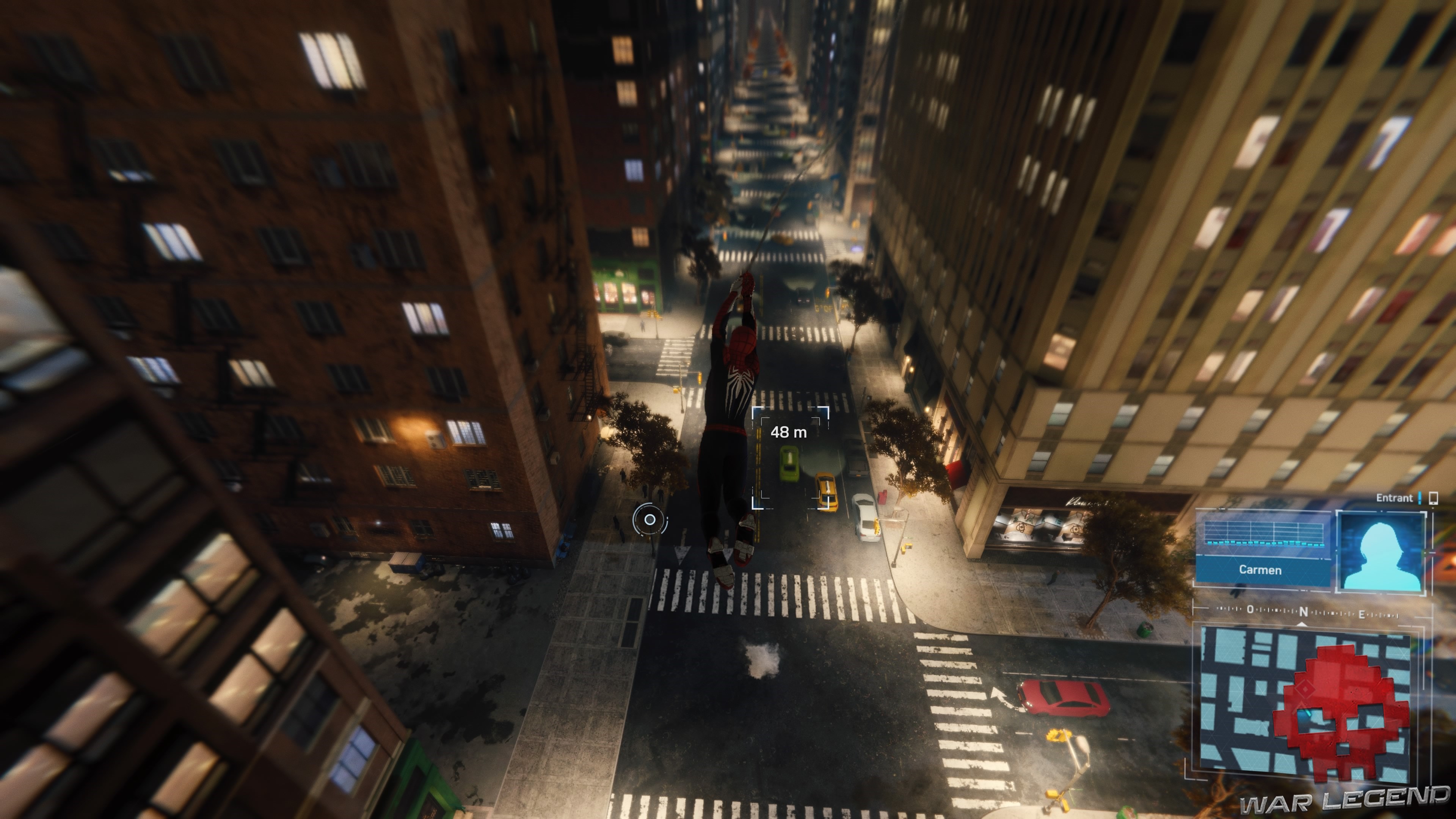 Spiderman suit la voiture cible