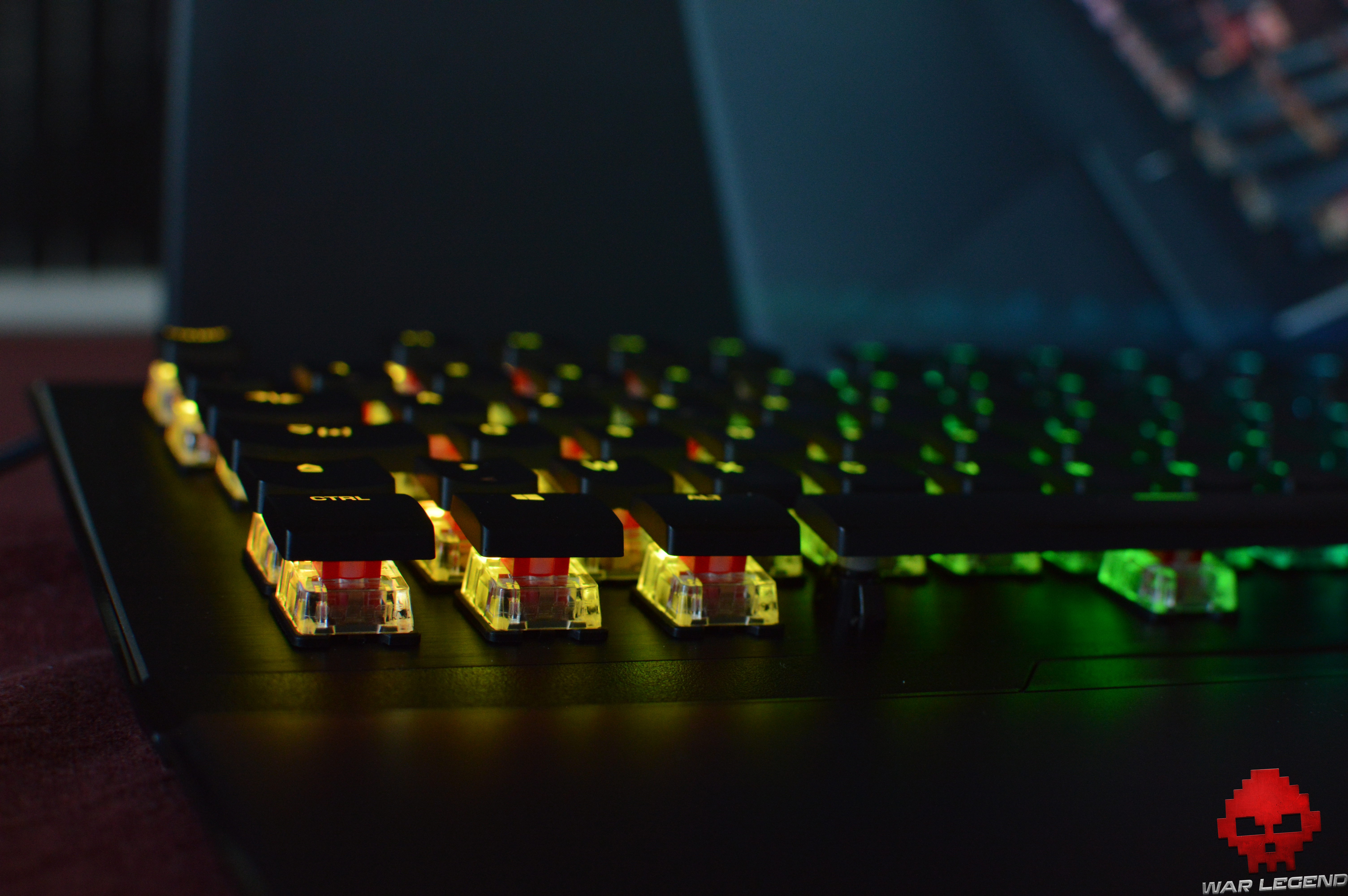 Test Roccat Vulcan 121 AIMO seconde vue rapprochée touches