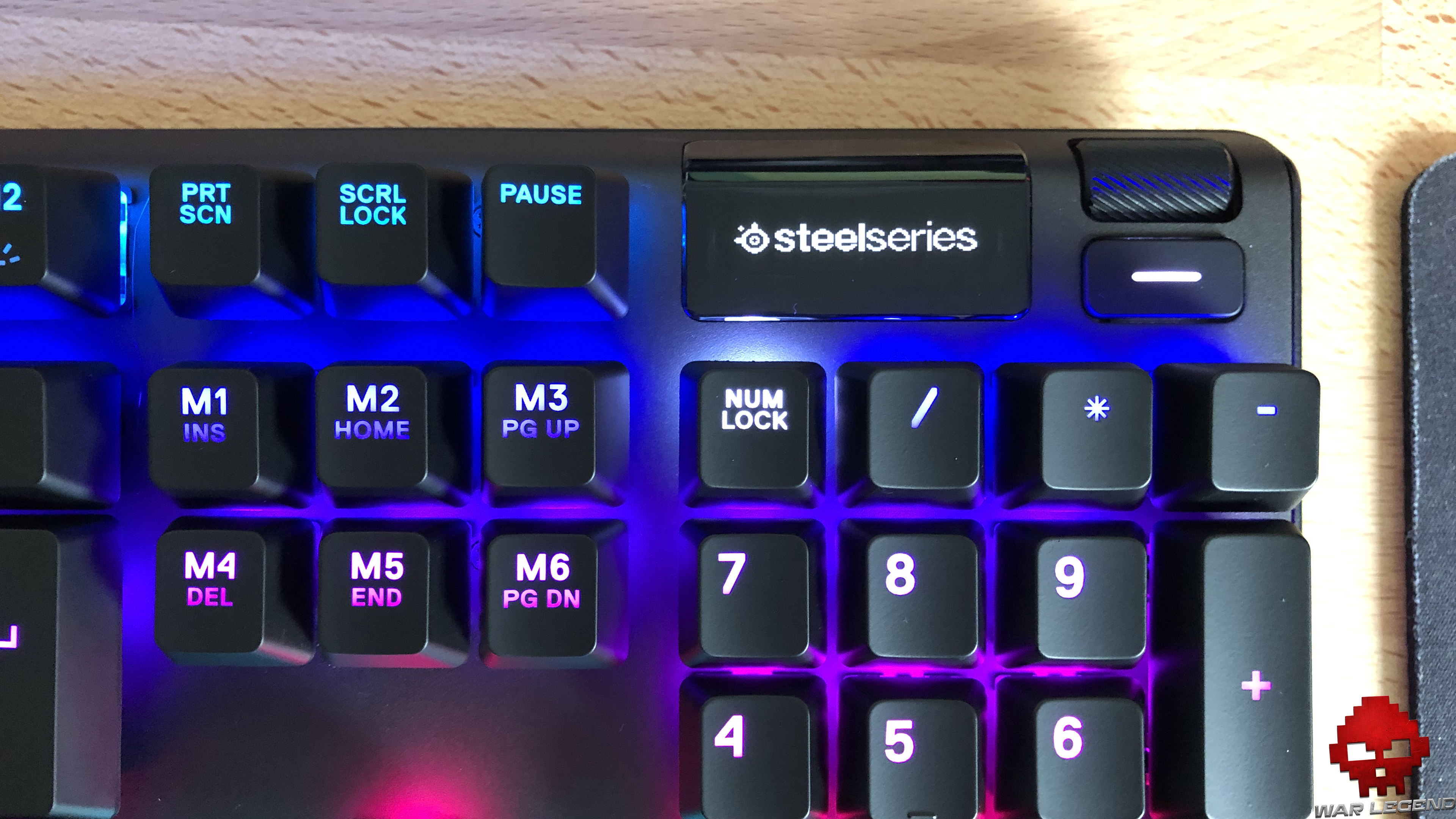 Test SteelSeries Apex Pro écran OLED et molette