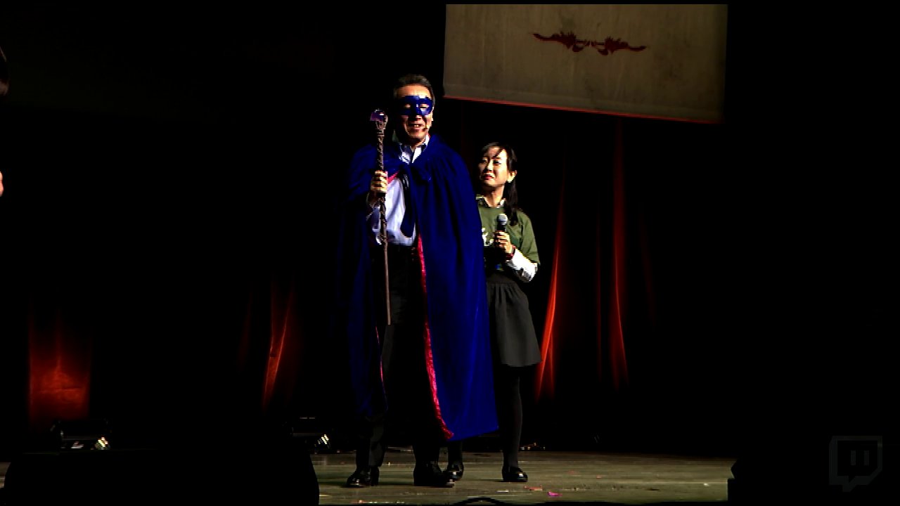 Yosuke Matsuda en tenu de mage bleu