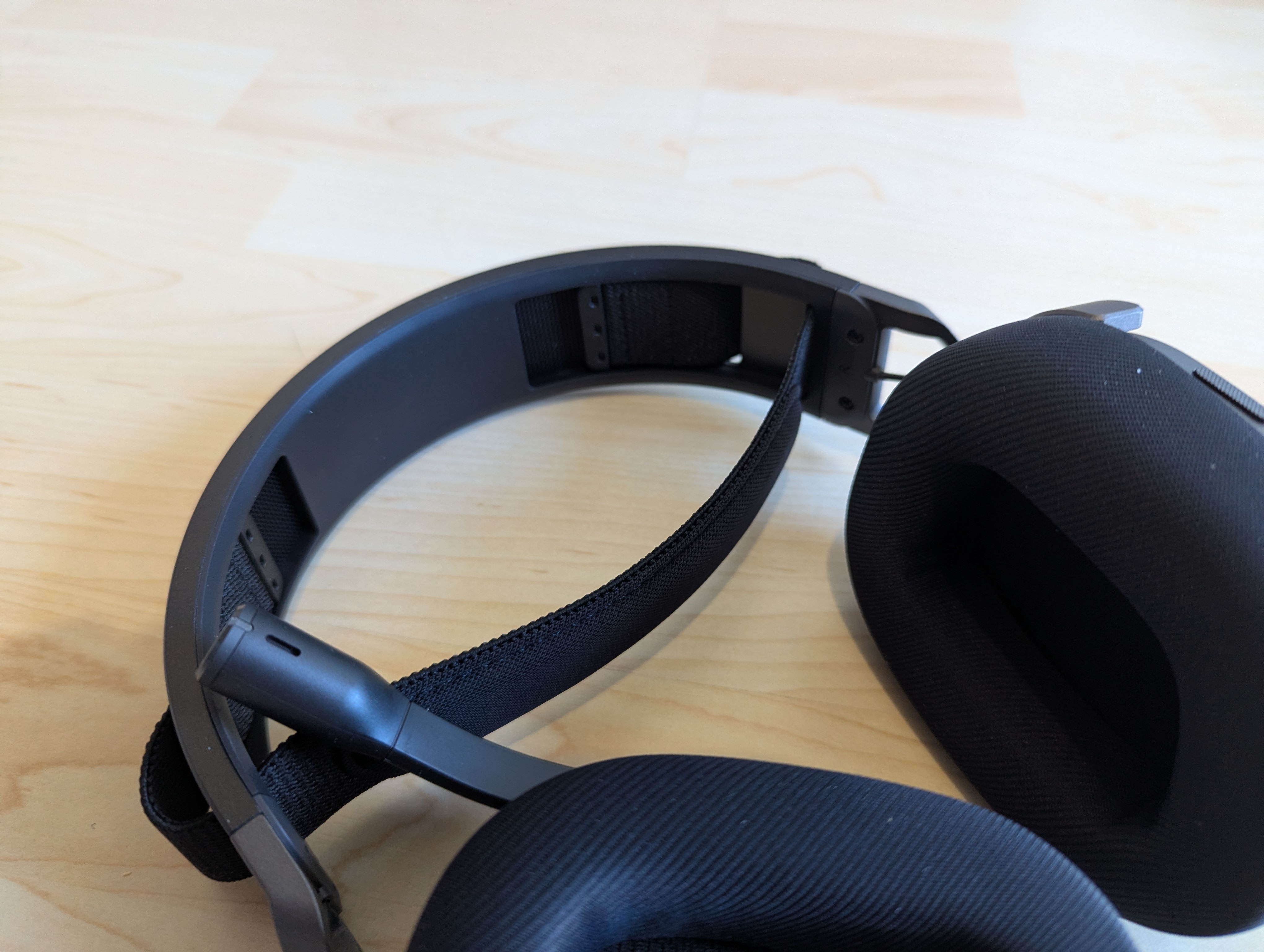 corsair_hs80_v2_max_wireless_7