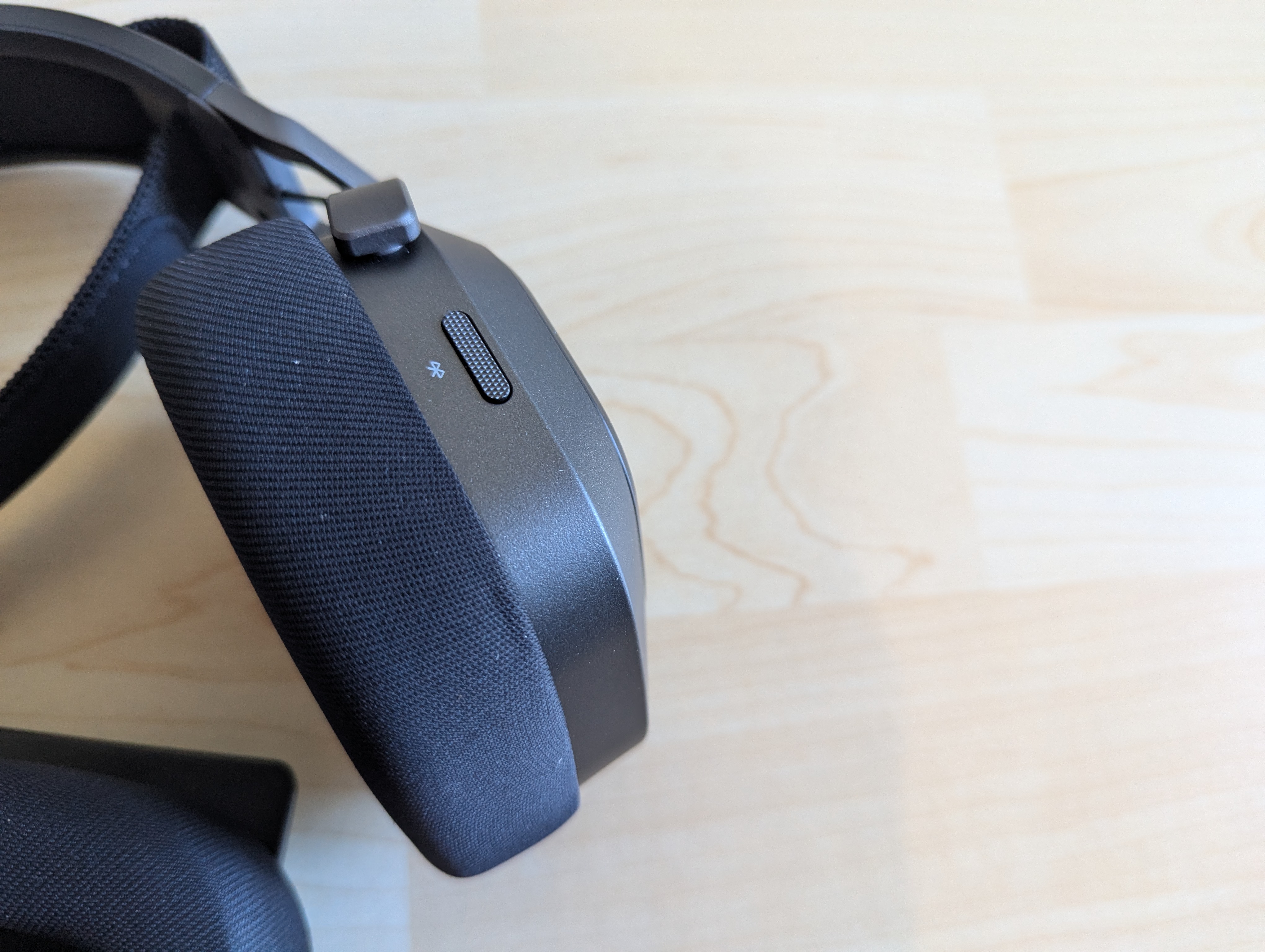 corsair_hs80_v2_max_wireless_8
