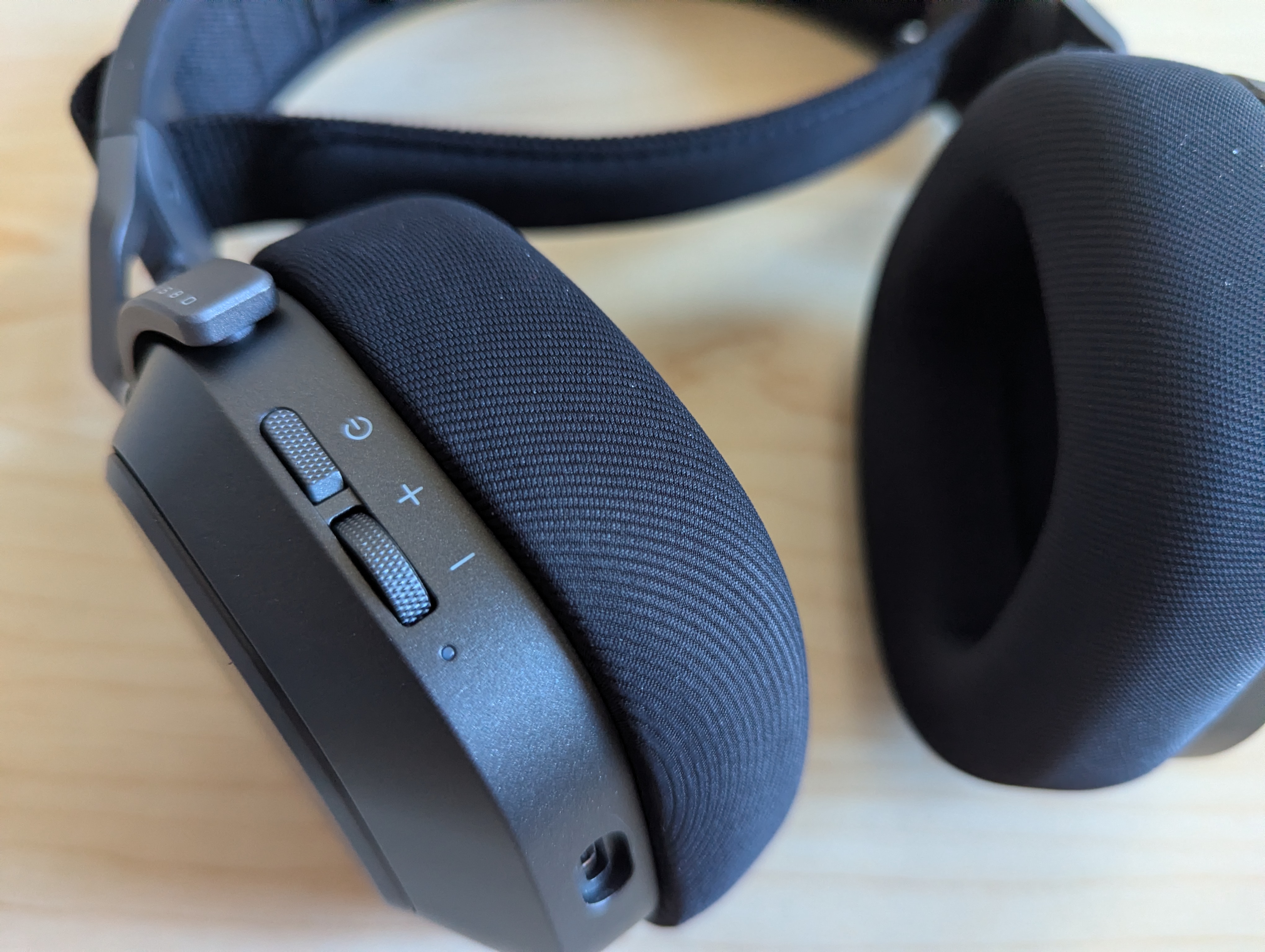 corsair_hs80_v2_max_wireless_9