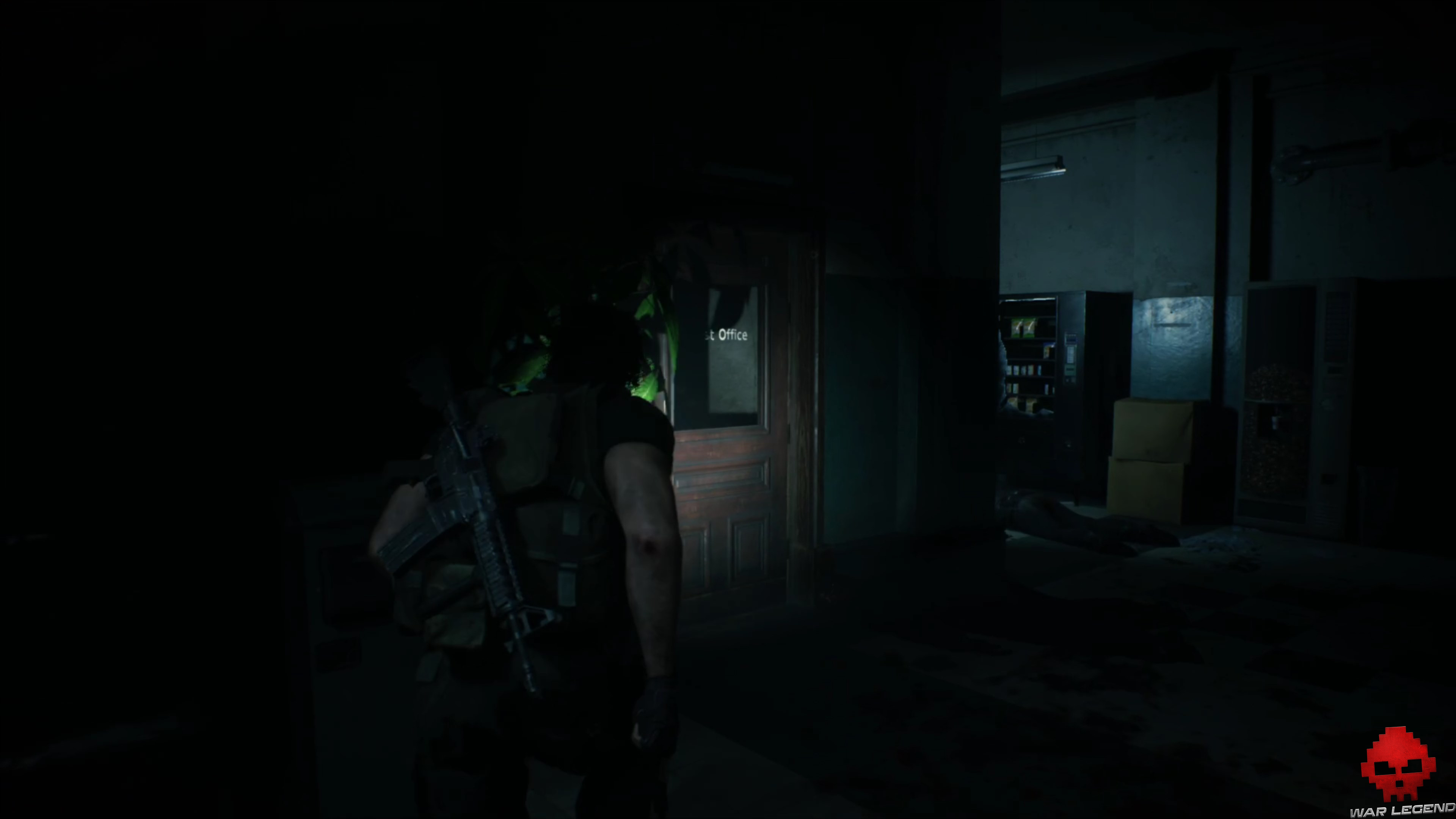 resident evil 3 - carlos devant porte "West Office"