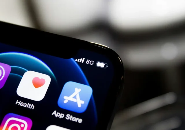 iPhone avec la 5G activée, indicateur 5G visible dans la barre de statut