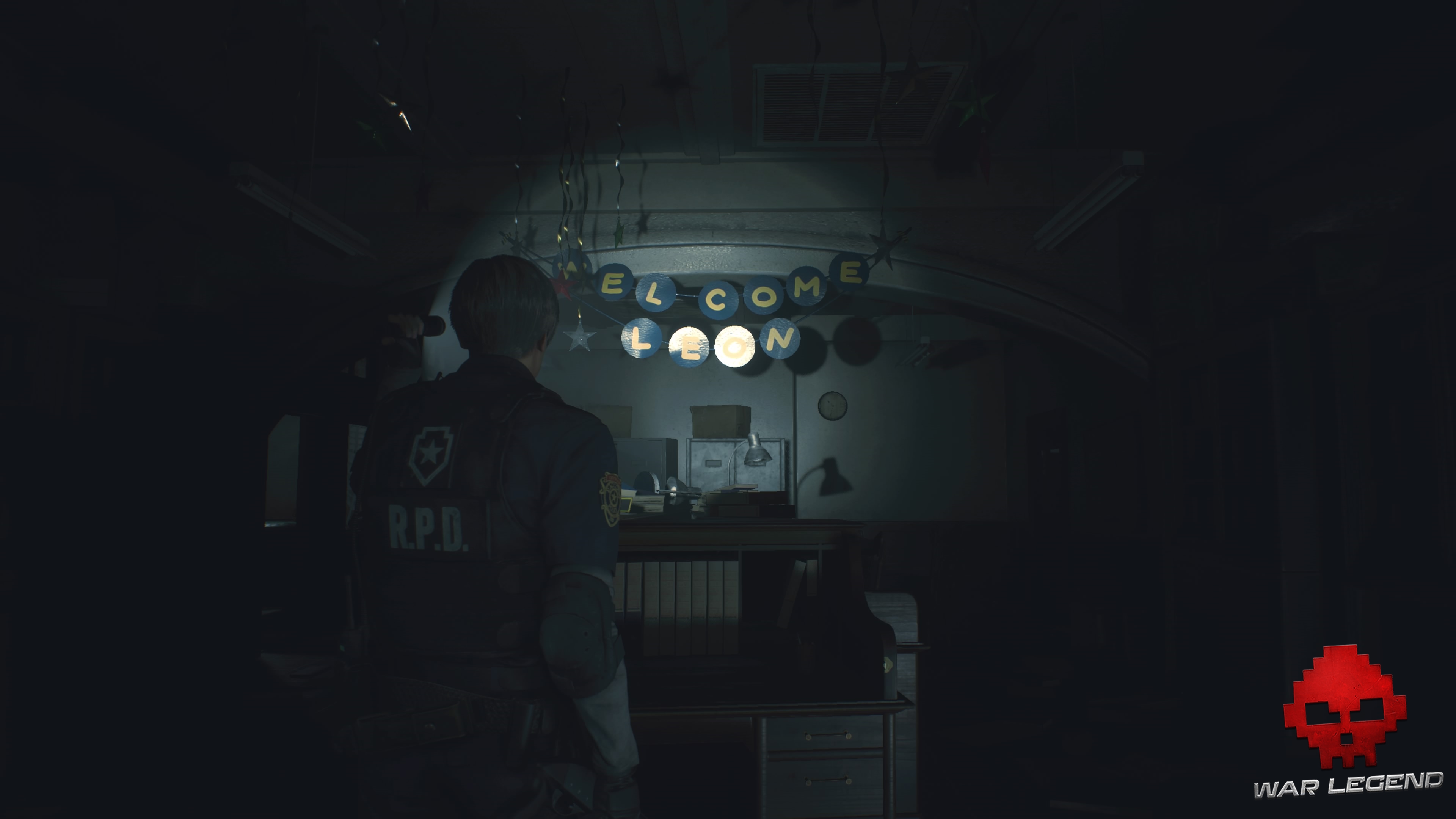 Test Resident Evil 2 - Leon devant son bureau