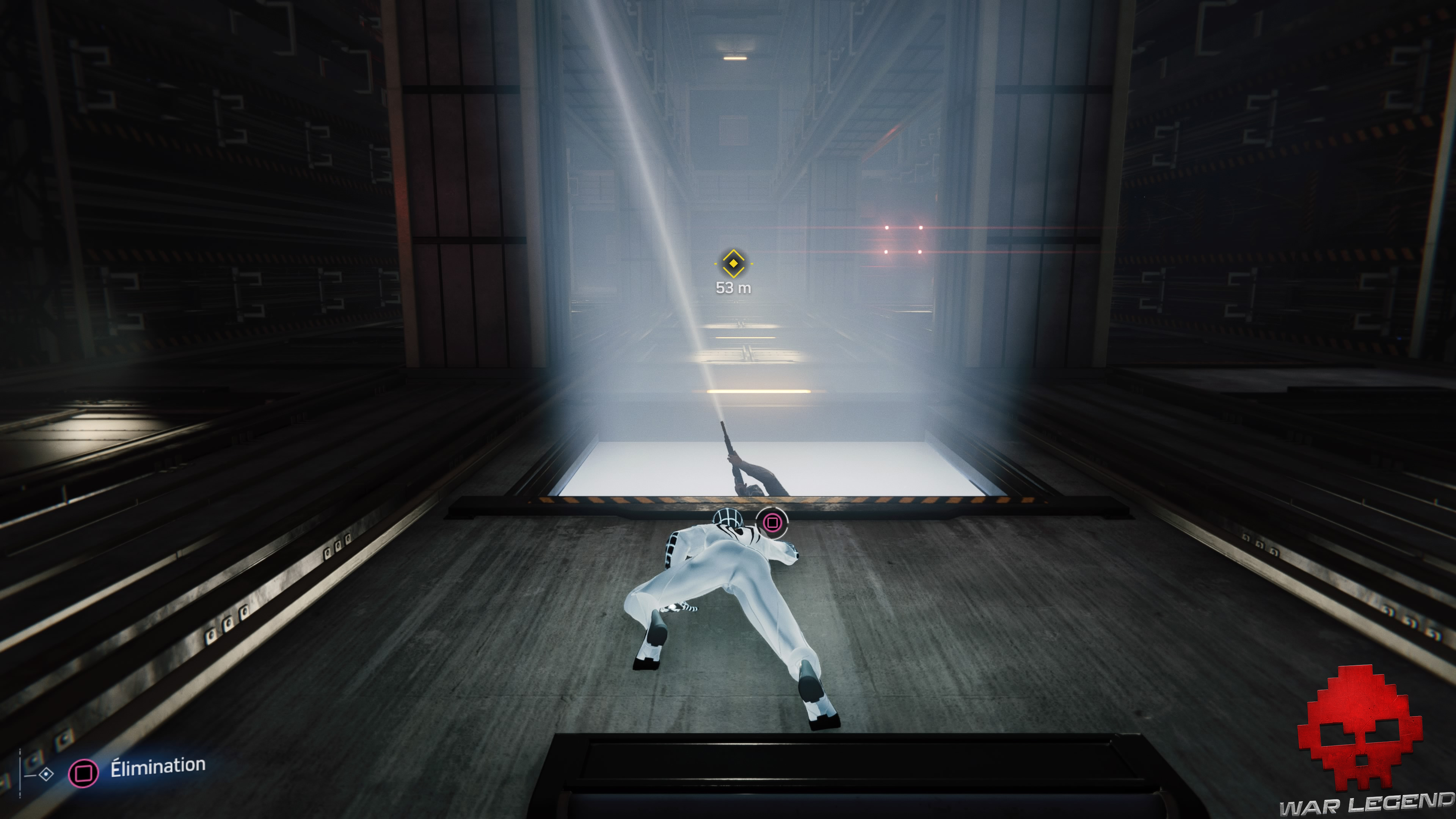 solution spider-man l'araignée et la gouttière ennemis jetant un œil dans cage d'ascenseur