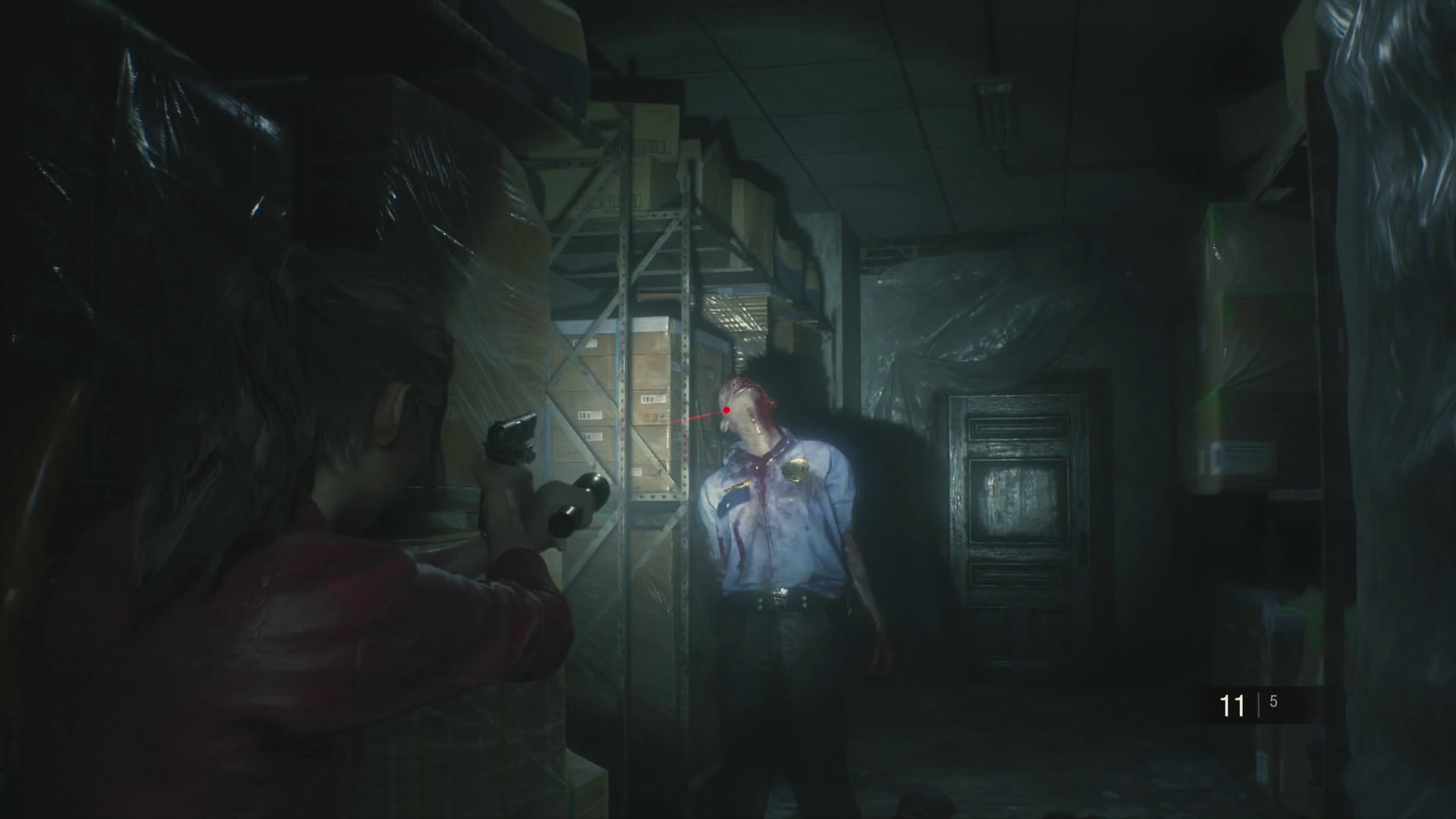 aperçu Resident Evil 2 Remake Claire Redfield vise la tête d'un zombie